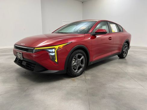 Used 2025 Kia K4 LXS image 3