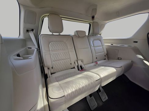 Used 2021 Lincoln Navigator Black Label w/ Cargo Convenience Package image 9