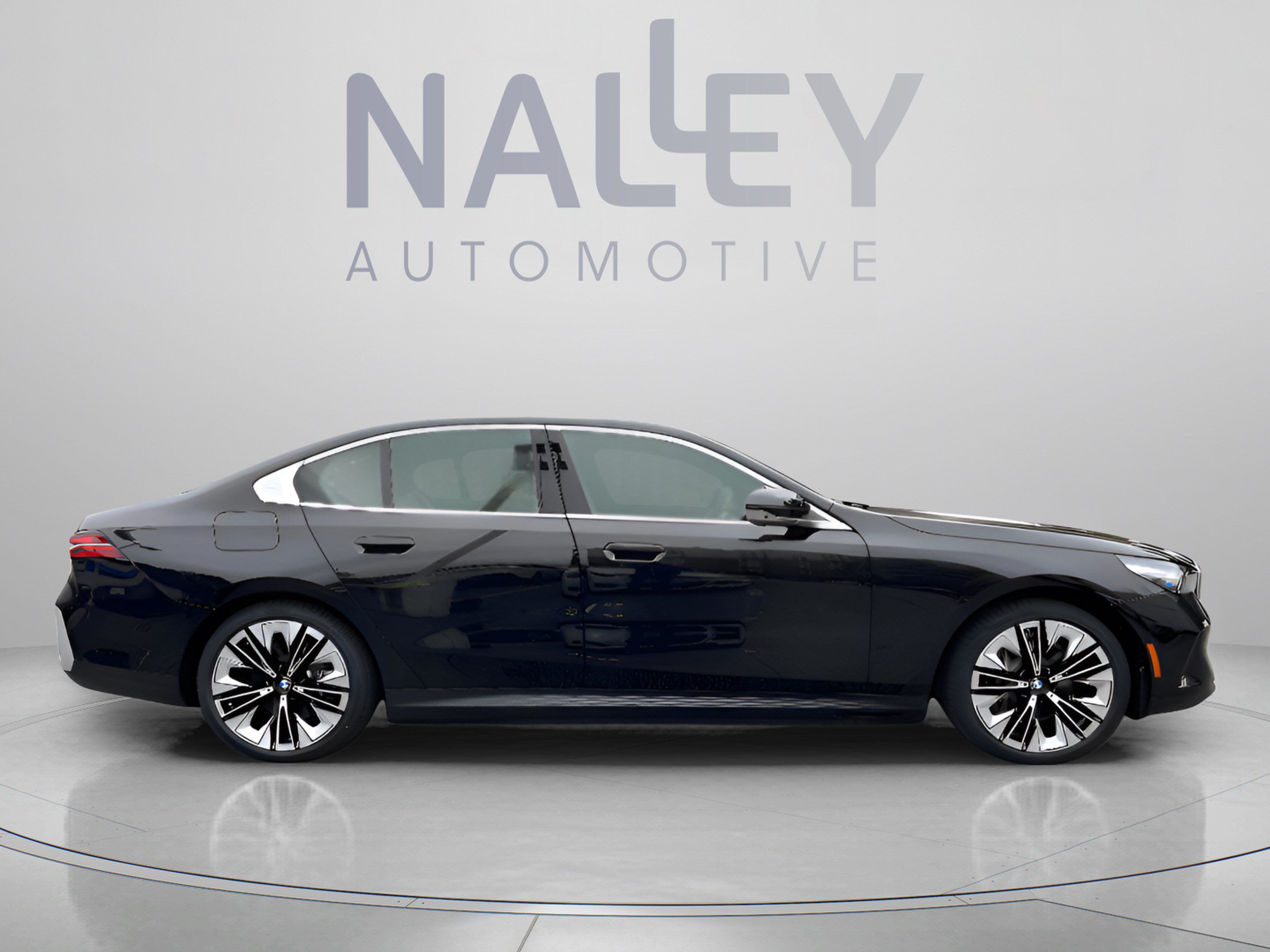 Used 2026 BMW i5 eDrive40 w/ Premium Package RWD image 4