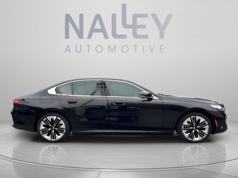 Used 2026 BMW i5 eDrive40 w/ Premium Package RWD image 4