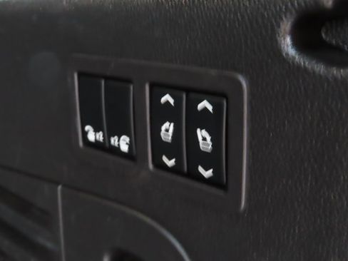 Used 2015 GMC Yukon XL Denali w/ Enhanced Security Package image 32