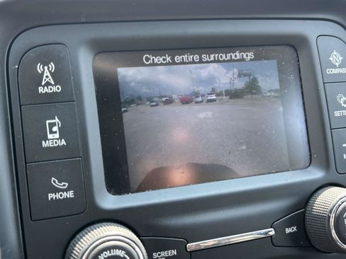Used 2017 Jeep Cherokee Sport FWD image 16