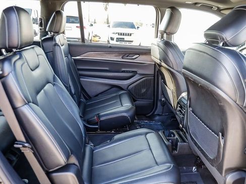 Certified 2024 Jeep Grand Cherokee L Limited w/ Luxury Tech Group II image 20