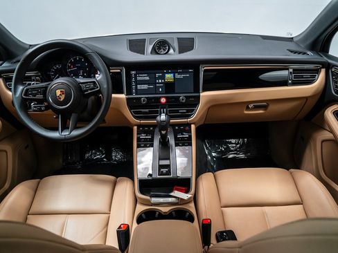 Used 2025 Porsche Macan image 21