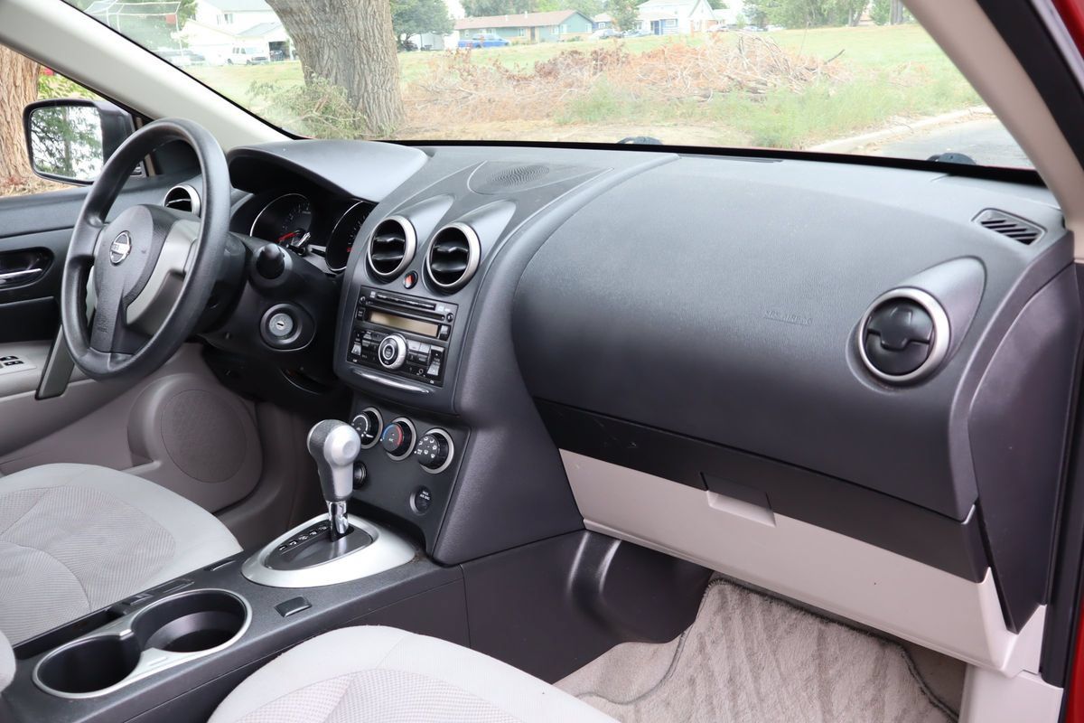 Used 2015 Nissan Rogue S AWD/4WD image 17
