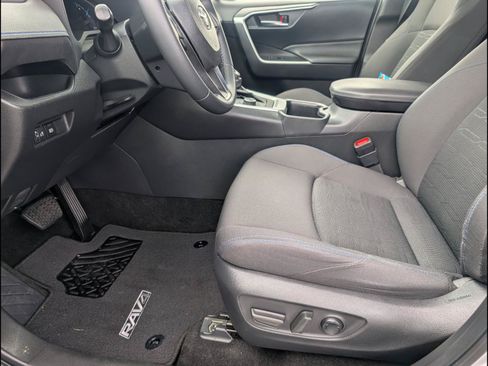 Used 2023 Toyota RAV4 SE AWD/4WD image 9