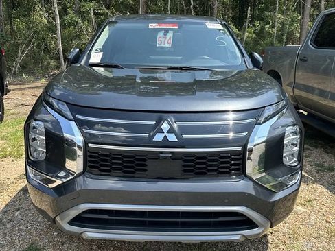 Used 2025 Mitsubishi Outlander SE FWD image 2