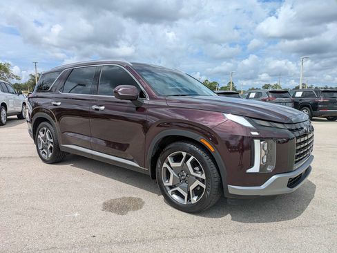 Used 2023 Hyundai Palisade Limited FWD image 2