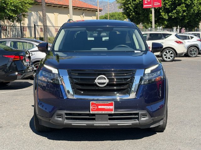Used 2025 Nissan Pathfinder SV FWD image 2