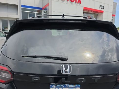 Used 2025 Honda Pilot Elite image 3