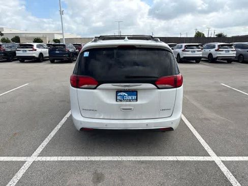 Used 2020 Chrysler Pacifica Limited FWD image 4