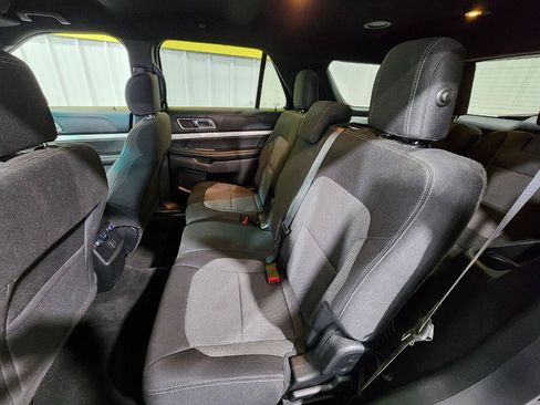 Used 2016 Ford Explorer XLT AWD/4WD image 30