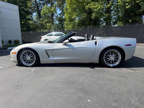 Used 2005 Chevrolet Corvette Convertible w/ Preferred Equipment Group RWD image 2