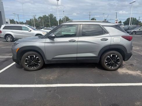 Used 2023 Chevrolet TrailBlazer LT FWD image 3