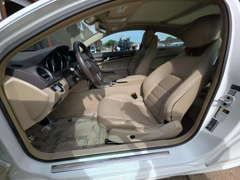 Used 2015 Mercedes-Benz C 250 Coupe image 4