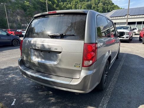 Used 2019 Dodge Grand Caravan SXT FWD image 3