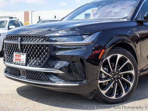 Used 2025 Lincoln Nautilus Black Label AWD/4WD image 3