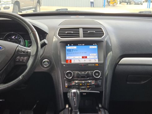 Used 2019 Ford Explorer XLT w/ Equipment Group 202A FWD image 17