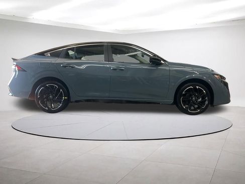 New 2026 Nissan Sentra SR w/ Floor Mat Package FWD image 6