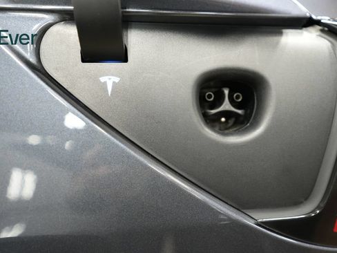 Used 2022 Tesla Model Y Long Range AWD/4WD image 10
