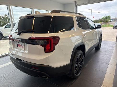 Used 2023 GMC Acadia SLT w/ Elevation Edition FWD image 3