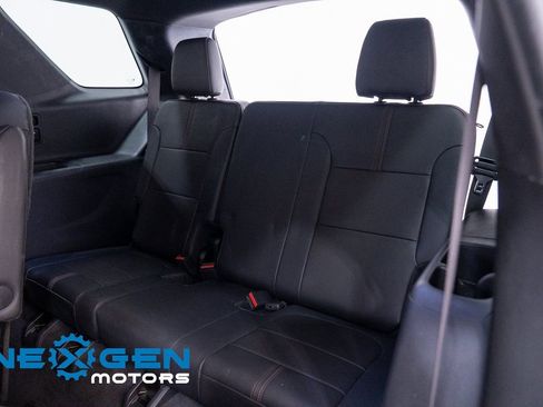 Used 2023 Chevrolet Traverse RS w/ LPO, Floor Liner Package AWD/4WD image 28