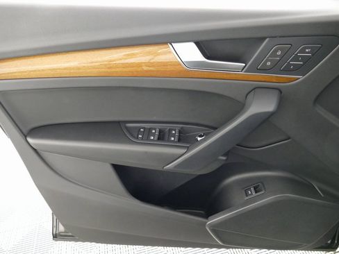 Used 2022 Audi Q5 2.0T Premium w/ Convenience Package image 10