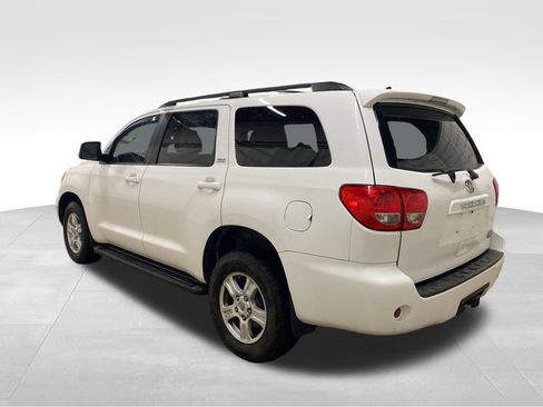 Used 2015 Toyota Sequoia SR5 w/ Premium Package AWD/4WD image 2