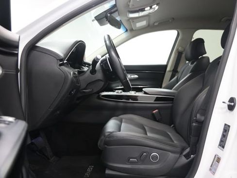 Used 2024 Genesis GV70 2.5T AWD/4WD image 19