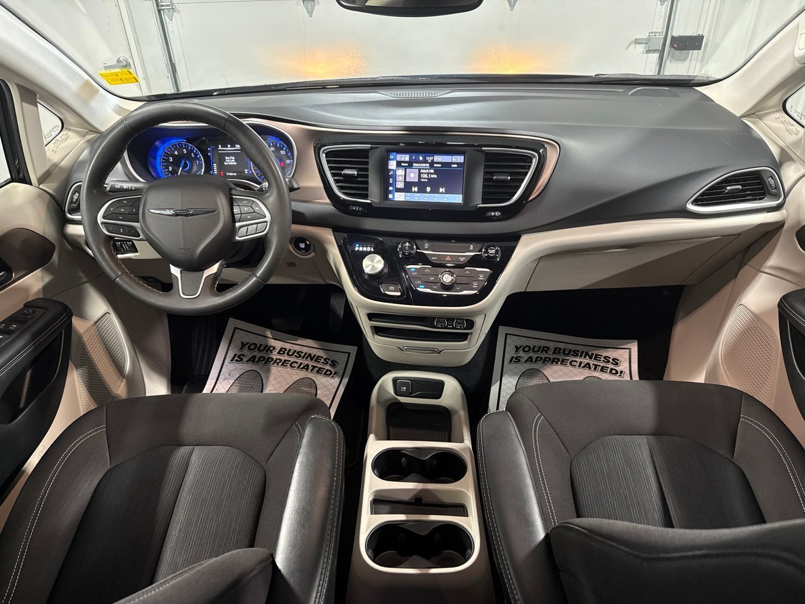 Used 2023 Chrysler Voyager LX FWD image 16