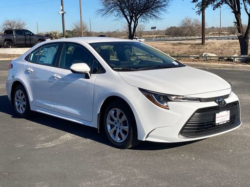 New 2026 Toyota Corolla LE FWD image 3