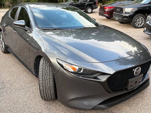 Used 2019 MAZDA MAZDA3 Hatchback w/ Preferred Package FWD image 8