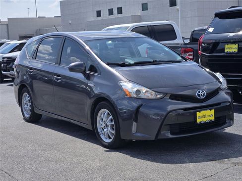 Used 2016 Toyota Prius V Four FWD image 3