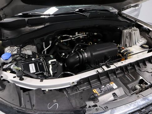 Certified 2022 Ford Explorer XLT w/ Equipment Group 202A image 16