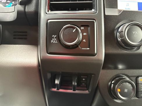 Used 2022 Ford F350 XLT w/ XLT Premium Package AWD/4WD image 29