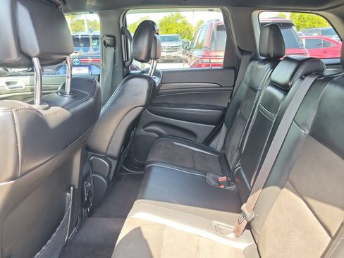 Used 2019 Jeep Grand Cherokee Altitude RWD image 24