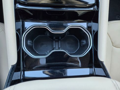 Used 2022 Jeep Grand Cherokee Limited image 15