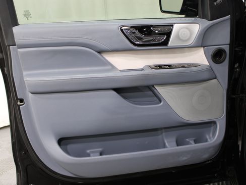 Used 2023 Lincoln Navigator L Black Label AWD/4WD image 4