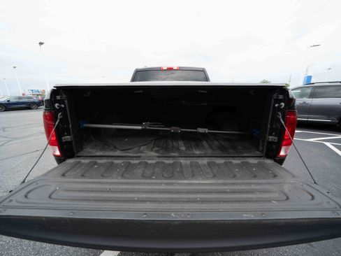 Used 2021 RAM 1500 4x4 Crew Cab Classic w/ Chrome Appearance Group image 26