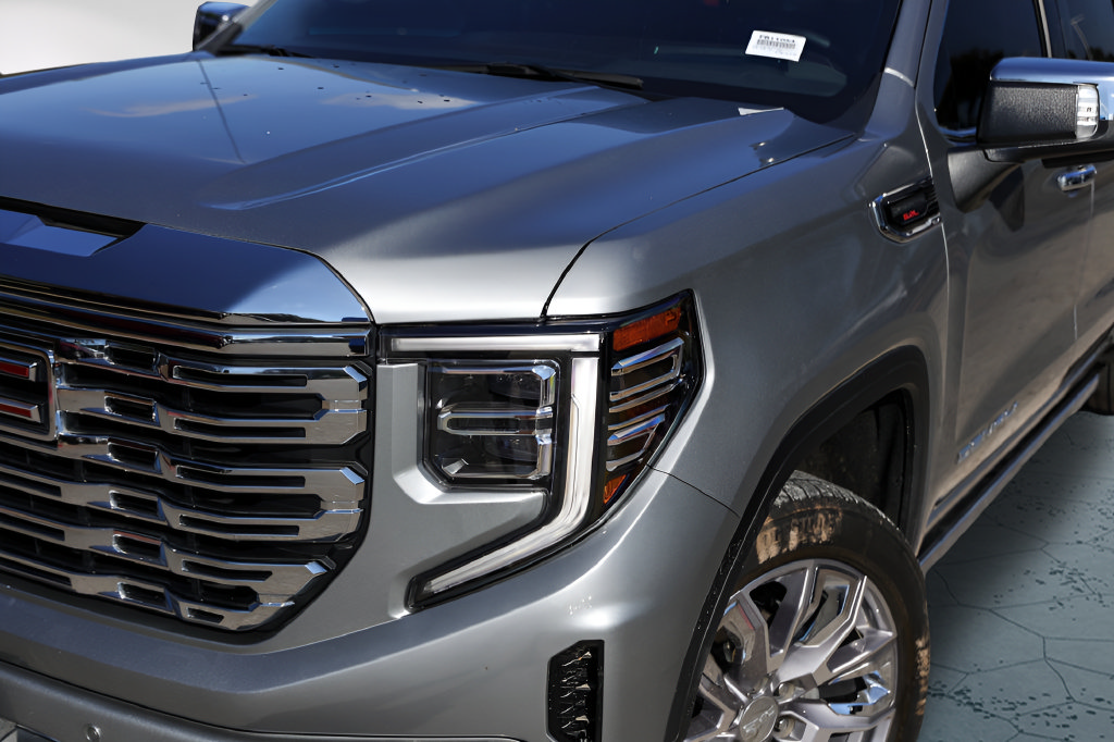 Used 2023 GMC Sierra 1500 Denali w/ Denali Reserve Package AWD/4WD image 3