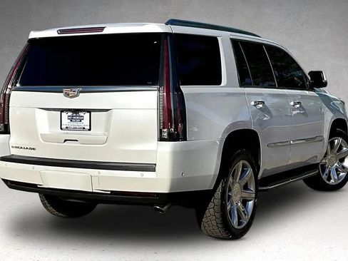 Used 2019 Cadillac Escalade Luxury AWD/4WD image 6