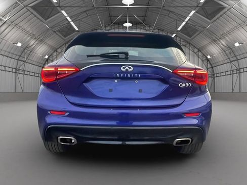 Used 2017 INFINITI QX30 image 4