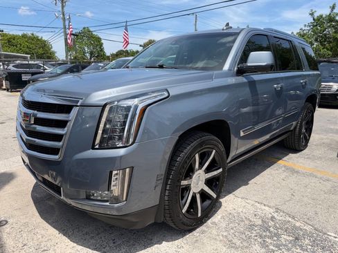Used 2016 Cadillac Escalade Premium RWD image 2