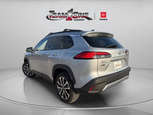 Used 2022 Toyota Corolla Cross XLE image 7