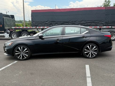 Used 2021 Nissan Altima 2.0 SR FWD image 2