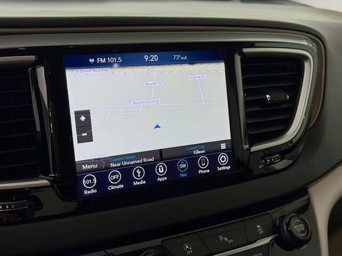 Used 2018 Chrysler Pacifica Touring w/ Tire & Wheel Group FWD image 15