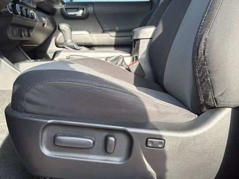 Used 2021 Toyota Tacoma TRD Off-Road AWD/4WD image 21