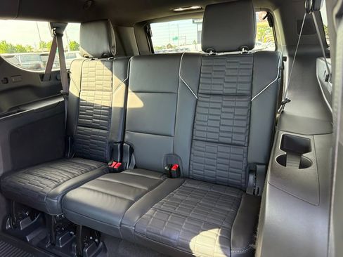 Used 2025 Cadillac Escalade ESV Sport Platinum w/ LPO, ONYX Package AWD/4WD image 15