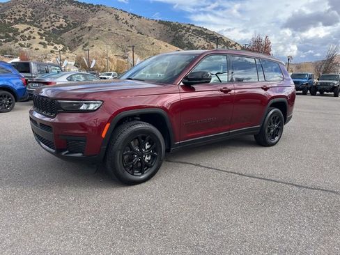 Used 2025 Jeep Grand Cherokee L Altitude image 8