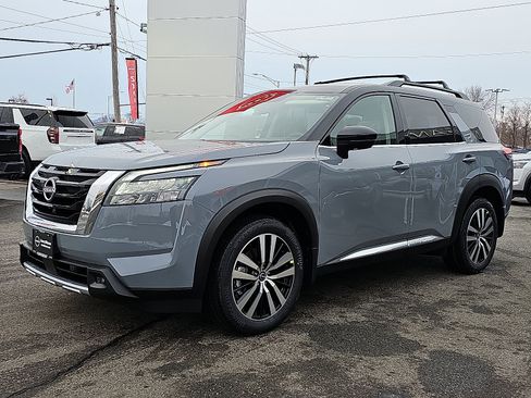 New 2025 Nissan Pathfinder Platinum w/ Cargo Package image 2